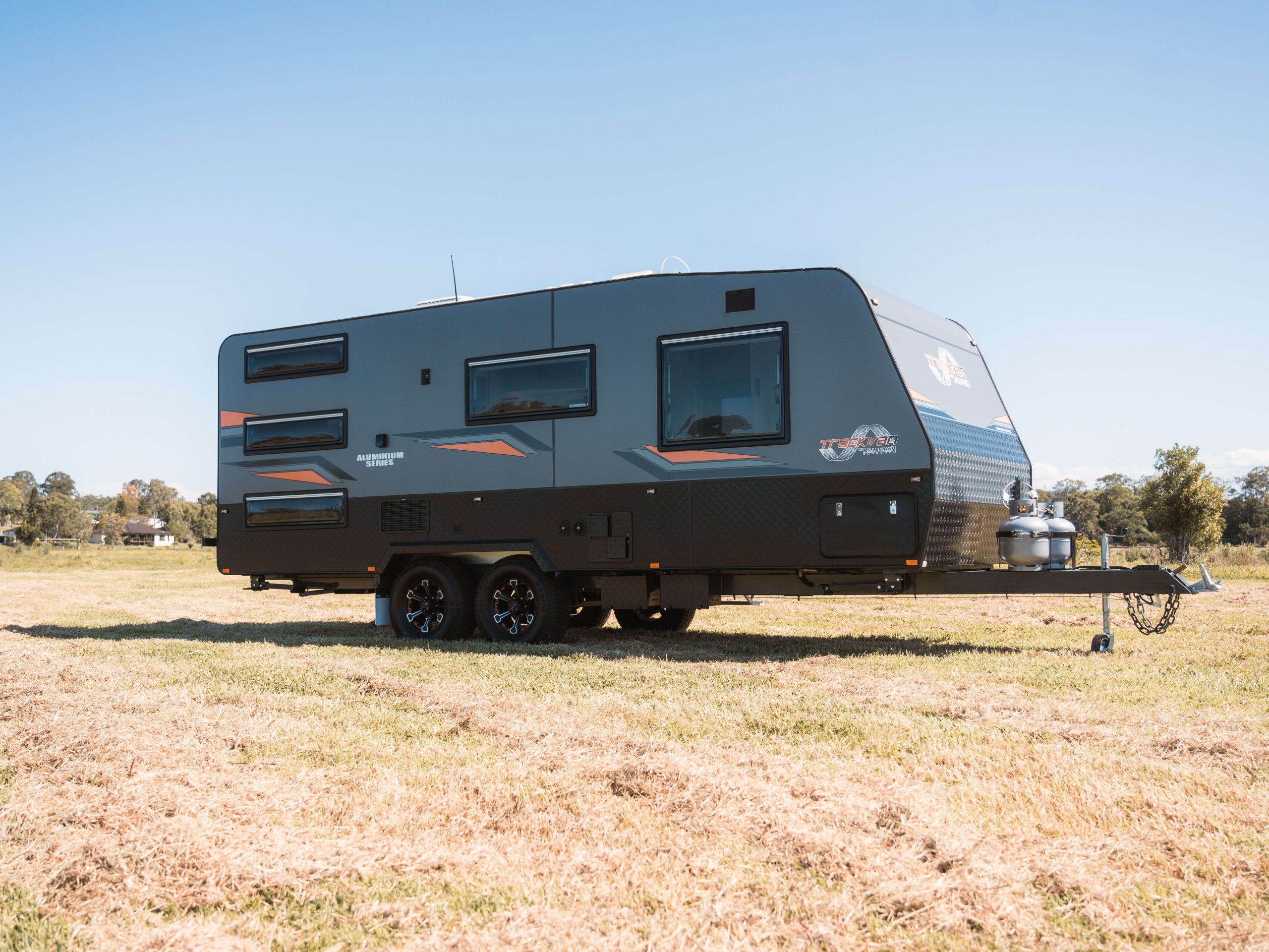 https://trackvan.com.au/wp-content/uploads/2023/11/TAS196-Triple-Bunk-External-8-scaled.jpg